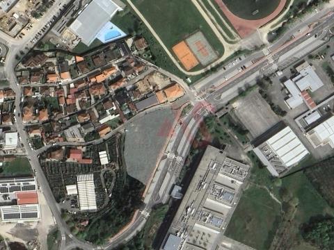Terreno para construção com 3.912,20 m2 no centro de Felgueiras