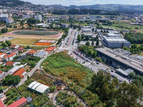 Land for construction with 3,912.20 m2 in the center of Felgueiras