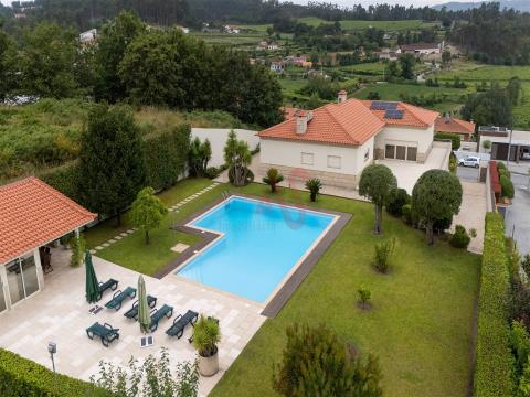Lussuosa villa indipendente con 4 camere da letto a Ronfe, Guimarães