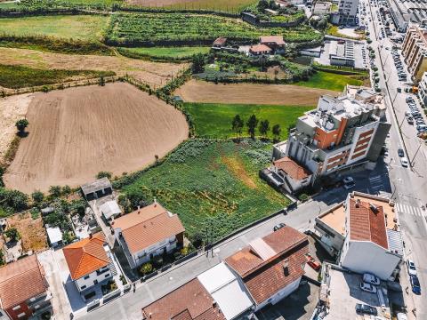 Terreno para construção com 4.130 m2 no centro de Felgueiras