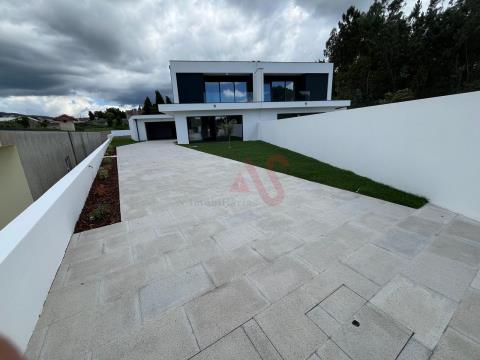 New 4 bedroom semi-detached house in Santo Tirso