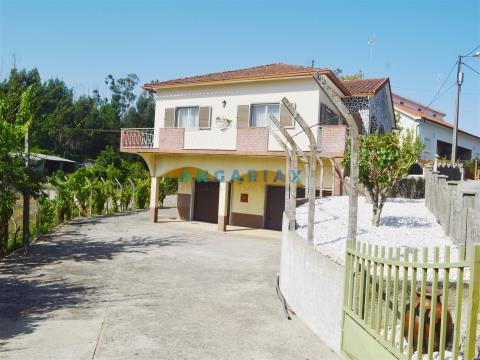 Maison de 3 Chambres à Vendre à Figueiró dos Vinhos, Leiria
