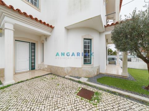 ANG1001 - 3 Bedroom House for Sale in Marinha Grande