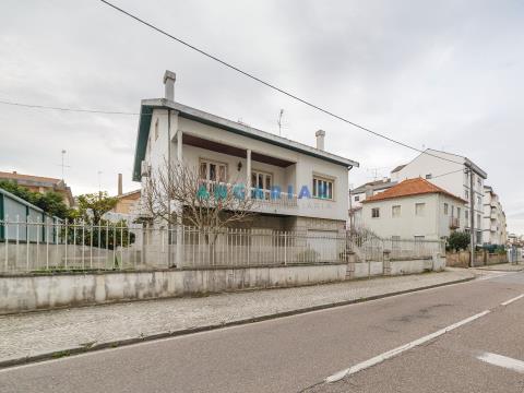 ANG1012 - Detached house, for sale in Leiria.