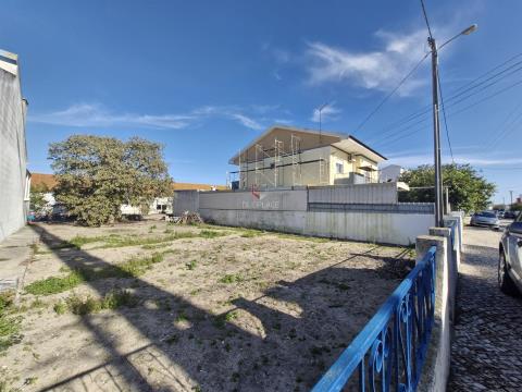 Lote de terreno para construção urabana com 340 m2 localizado na Jardia, Montijo