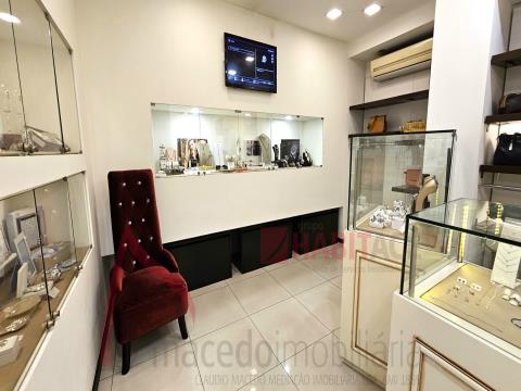 Shop for sale in the center of Braga  Privileged Location: Located in the heart of Braga, inside the