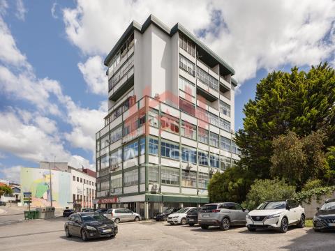 Apartamento T1 / Varanda / Sótão / Último Piso / Centro da Cidade de Leiria