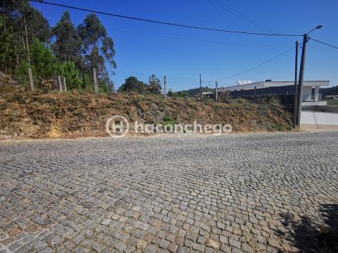 Terreno com aproximadamente 5.866 m2, localizada na freguesia de Cristelo, Barcelos