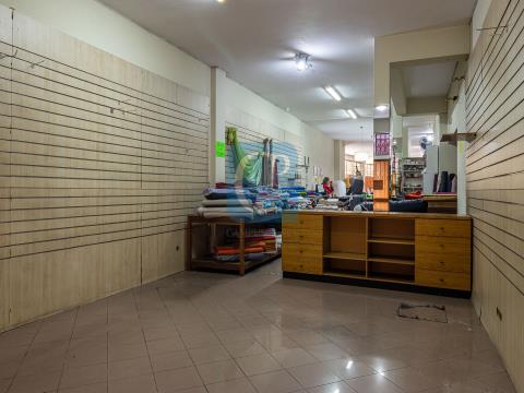 Shop for rent in Rio Tinto