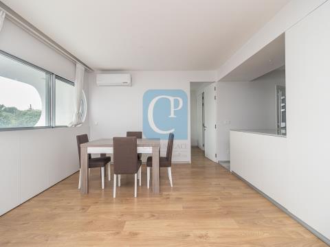 Apartamento T2 mobilado, no Edifício Acquadalva, em Paranhos, Porto