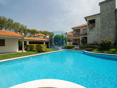 House of four fronts with pool, to the beach of Miramar