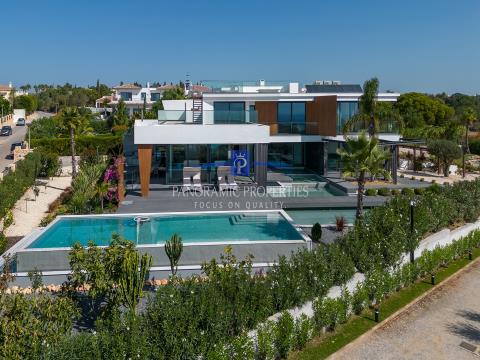 Large, modern 4 bedroom villa with pool and stunning sea views, between Carvoeiro and Ferragudo