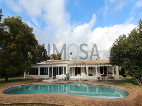 Magnifique villa de 5 chambres avec piscine située à Penina Golf Resort