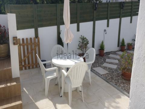 Charming 3 bedroom house with pool less than 5 min from the beach