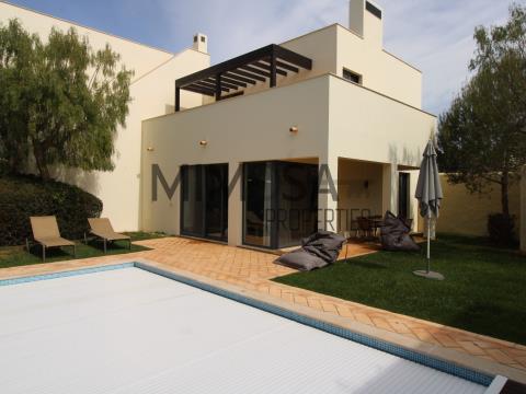 Beautiful 3 bedroom villas with pool, set in a resort, in Sagres