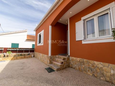 Renovated villa with 3 bedrooms and 2 apartments in Bensafrim