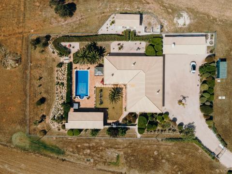 T3+1 gelijkvloerse villa met zwembad, tuin, garage, 3,6 ha grond - Bensafrim