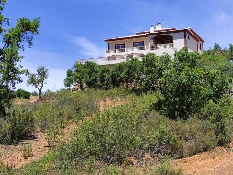 T4 Estate in Silves: Nature and Luxury