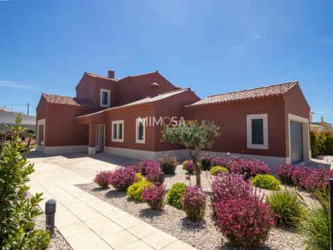 New 4 bedroom villa in Almádena with swimming pool