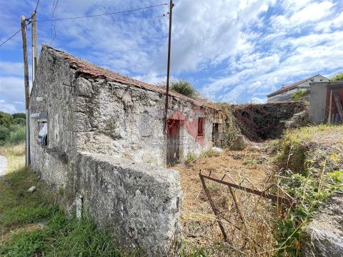 Moradia térrea em ruína com terreno com em Vilar de Torno