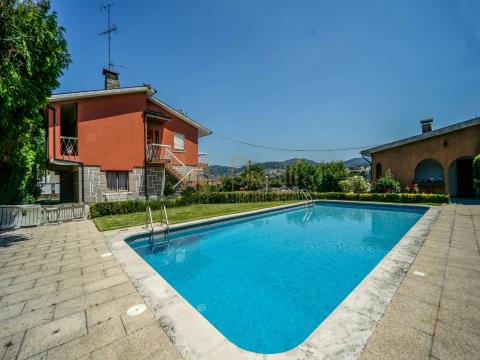Villa de 5 dormitorios con piscina en Vizela