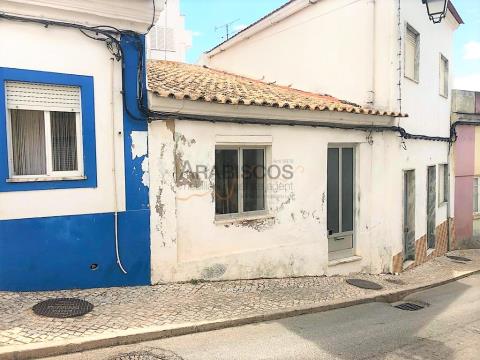 T2 terraced house - for  renovation  - metres from harbour  - Alvor - Algarve