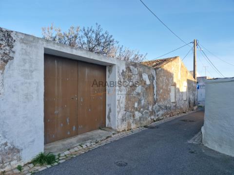 Moradia T4 - Reabilitar - Quintal - Anexo em Ruína - Mexilhoeira Grande - Portimão - Algarve