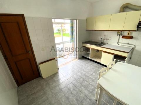 Appartamento con 3 camere da letto - zona residenziale - magazzino - Bemposta - 4 Estradas - Portimã