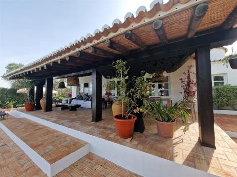 Moradia T4 - Terreno de 2.500 m2 - Piscina - Vista Campo - Serra e Mar - Portimão - Algarve