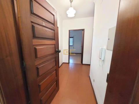 Apartamento de 2 habitaciones, con garaje - ¡Alto do Forno!
