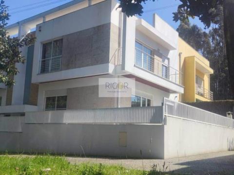 Moradia T3 situada em Nogueira da Maia zona residencial e calma