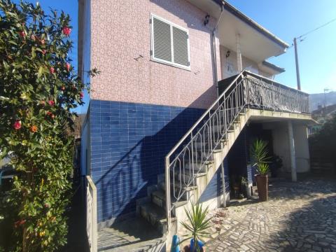 Detached 4 bedroom villa, with 806 m2 in S. Pedro D`Este - Braga