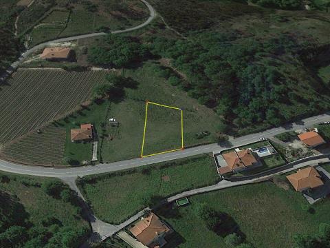 Plot of land for sale with 1300m2 and 28m of front in Codeceda - Vila Verde!