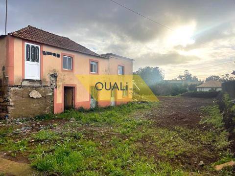 Old stone house with land of 1118 m2 in Prazeres, Calheta - €135,000.00