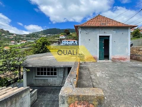 Casa Antigua con 3+4 Habitaciones en Diferentes Pisos para Renovación