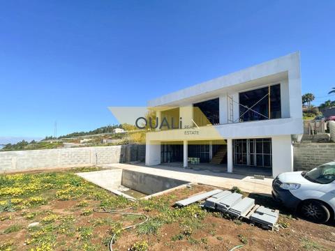 Villa moderne de 3 chambres à coucher en construction à Prazeres - €750.000,00