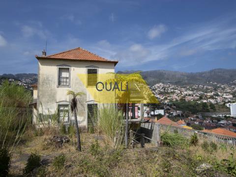  Farmhouse in need of renovation with land in Funchal - €1.350.000,00