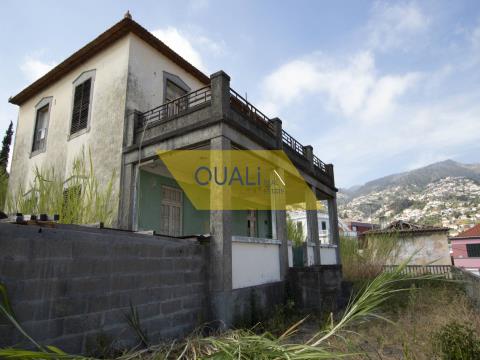 Sanierungsbedürtiger Bauernhof mit Grundstück in Funchal - €1.350.000,00
