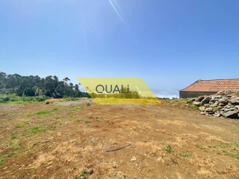 Terrain avec 3 propriétés rustiques en pierre - Fajã de Ovelha - 160 000,00 €