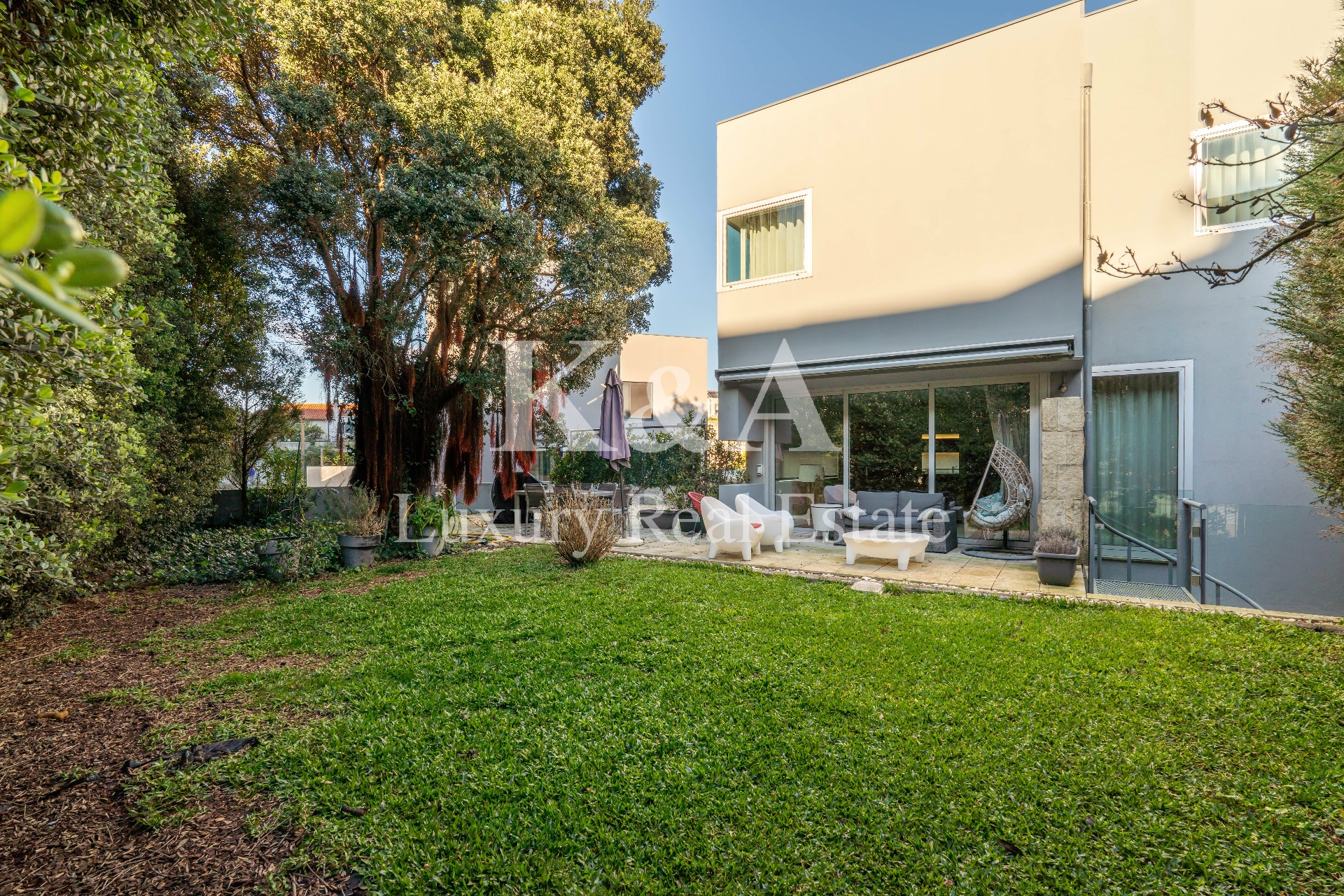 4-Bedroom House near Parque da Cidade