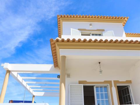 Villa de 3 dormitorios en venta en la zona de Praia da Galé