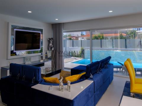 Luxurious 4 bedroom villa, Aroeira, Almada
