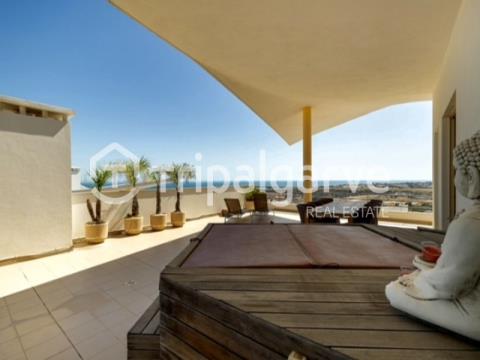 Penthouse with sea views in Albufeira