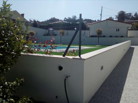 Comprar moradia T4 com piscina em Ossela, Oliveira de Azeméis