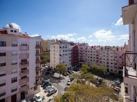 Apartamento T2 na Praça Sara Afonso