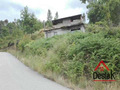 Land with viability for construction with 900 m2.