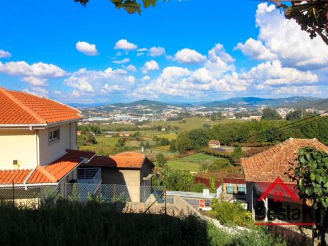Quintinha com terreno de 3.060 m² situada em Santo Tirso, Roriz, Porto