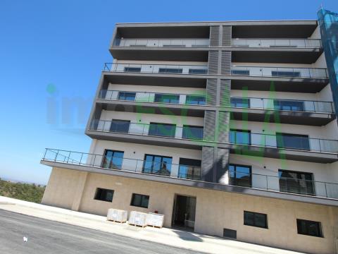 Apartamento T4 Duplex c/ Terraço