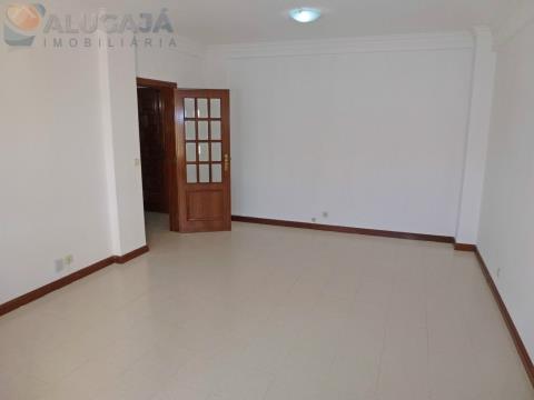 1 bedroom apartment with a privileged location in Oeiras for investment