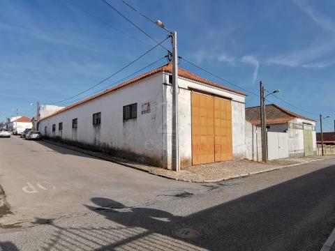 Armazém para Atividade Industrial/Comercial ou Habitação em Alvalade, Alentejo